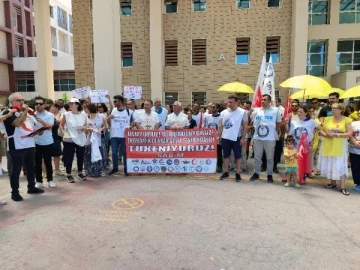 Mersin'de sağlık çalışanları iş bıraktı