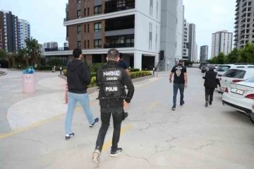 Mersin’de siber polisinden çifte operasyon: 5 gözaltı
