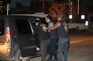 Mersin’de yasa dışı bahis oynatan 4 şüpheli gözaltına alındı
