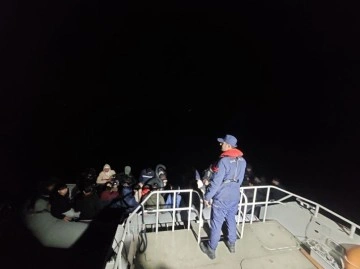 Midilli Adası'na Gitmeye Çalışan 60 Göçmen Yakalandı
