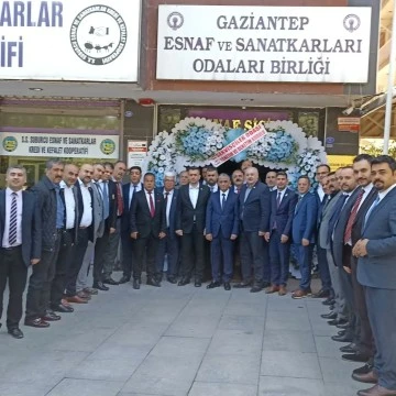 Milletvekili Atay ve MHP’den esnaf odası ziyaretinde gövde gösterisi.