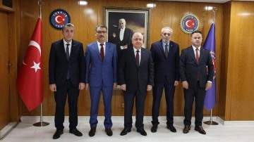 Milli Savunma Bakanı Türk Harb-İş Sendikasını Ziyaret Etti