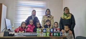 Minik öğrenciler kumbaralarını Filistin için açtılar

