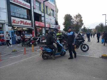 Motosiklet sürücülerine 5 bin lira ceza kesildi

