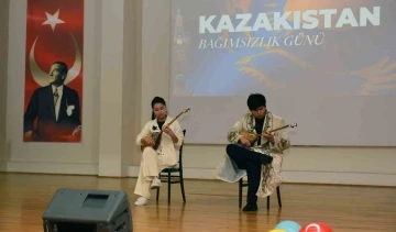 MSKÜ’lü Kazak öğrenciler bağımsızlıklarını kutladı
