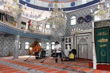 Muratpaşa’da camilerde bayram temizliği
