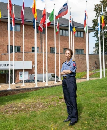 NATO’dan Türkiye’nin ilk kadın amirali olan Gökçen Fırat’a övgü
