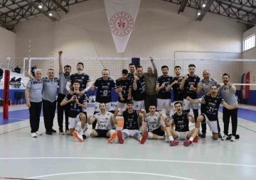 Nazilli Belediyespor Voleybol Takımı ilk galibiyetini aldı
