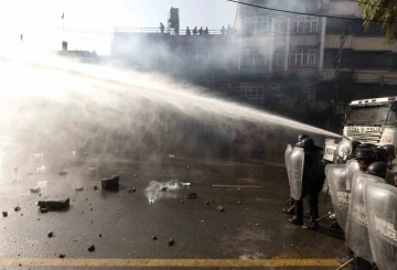Nepal’de monarşi yanlısı göstericilere polis müdahalesi
