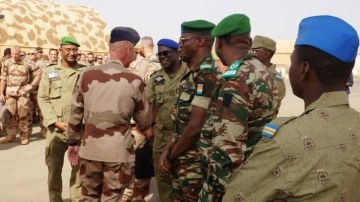 Nijer'den Fransa'ya darbe! Fransız askerleri ülkeden ayrıldı