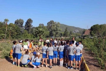 Öğrenciler Büyükşehir Marmaris Tıbbi Bitkiler Koleksiyon Bahçesi’ni ziyaret etti
