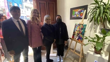 Öğrencilerin  yağlı boya ile yaptıkları Atatürk tablosu büyük beğeni topladı
