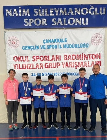 Osmangazili badmintoncular birincilik kürsüsünde
