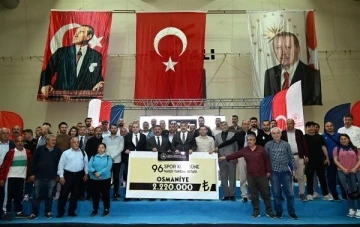 Osmaniye'de, 96 spor kulübüne nakdi yardım ve malzeme dağıtımı yapıldı