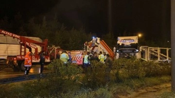 Osmaniye'de 4 aracın karıştığı kazada, 3'ü polis 5 kişi yaralandı