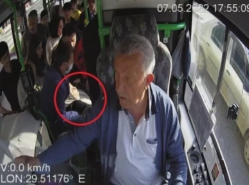 Otobüs şoförü hayat kurtardı, o anlar kameraya böyle yansıdı
