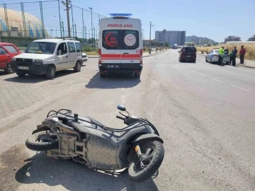 Otomobil ile motosiklet çarpıştı: 1 yaralı
