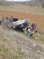 Otomobil Tarlaya Yuvarlandı: Sürücü Yaralandı