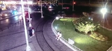 (Özel) Taksim’de gece kulübünde silahlı saldırı kamerada: Güven timleri suçüstü yakaladı

