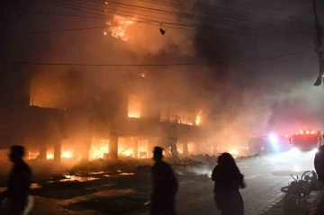 Pakistan’da mobilya çarşısında yangın: 5 ölü
