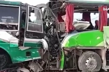 Pakistan'da yolcu otobüsleri çarpıştı: 5 ölü, 25 yaralı