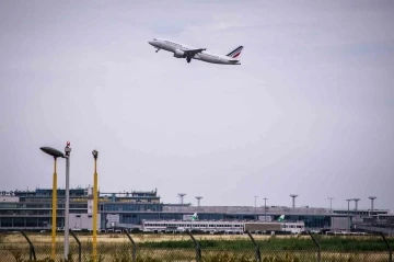 Paris’e iniş yapan yolcu uçağının iniş takımında kaçak yolcu bulundu
