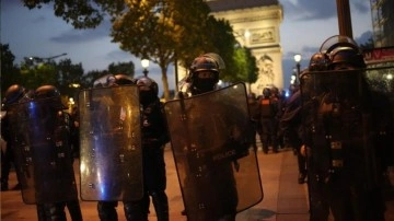 Paris'teki gösteriler öncesi 37 kişi gözaltına alındı