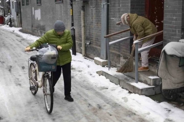 Pekin’de kar yağışı etkili oldu: Seferler durdu, okullar kapatıldı
