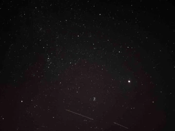 Perseid meteor yağmurunu fotoğraflayarak doyumsuz görüntüler oluşturdu
