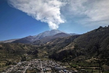 Peru'da Ubinas Yanardağı patladı, acil durum ilan edildi