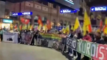 PKK paçavralarıyla Türkiye protestosu
