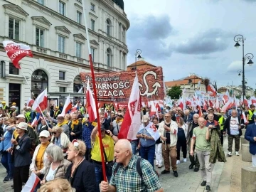 Polonya’da 35 bin kişilik çiftçi protestosu
