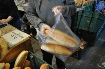 Poşetini getirene ekmeği ucuza satan fırıncı çevre kirliliğine engel oluyor
