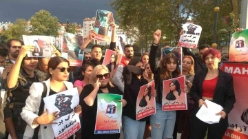 Protestolara Kütahya’da yaşayan İran vatandaşları da destek verdi

