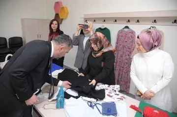 Pursaklar Belediye Başkanı Çetin, Altınova Hanım Evini ziyaret etti
