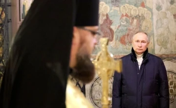 Putin Noel ayinine tek başına katıldı
