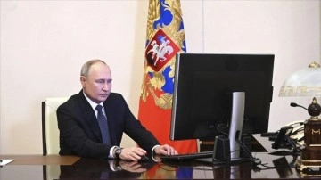 Putin Rusya Devlet Başkanlığı için Oylama Yaptı