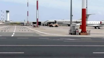 &quot;Tahıl Koridoru&quot; zirvesine katılacak Rus heyetini taşıyan uçak İstanbul Havalimanı’na indi

