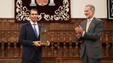 Rafael Nadal ödülünü Kral 6. Felipe'den aldı