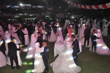 Reyhanlı’da 100 çift, toplu nikahla dünyaevine girdi
