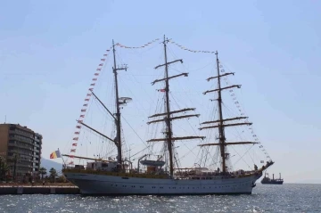 Romanya donanma gemisi İzmir’de
