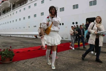 Rus kruvaziyer gemisi yeniden Samsun’da: Turistlere kırmızı halılı karşılama
