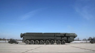 Rusya, Yars füzesini fırlatma deposuna yerleştirdi