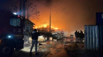 Sakarya'da geri dönüşüm tesisinde çıkan yangın kontrol altına alındı