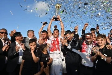 Şampiyon Kepezspor kupasını aldı
