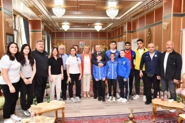 Şampiyonlardan Başkan Balaban’a ziyaret
