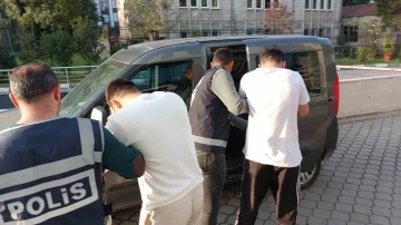 Samsun’da bıçaklı yaralama ve gasp şüphelisi 2 kişi tutuklandı
