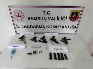 Samsun’da bir evde 5 tabanca ele geçirildi
