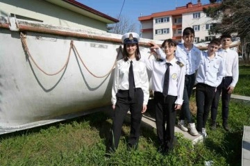 Samsun'da Kız Öğrenciler Kaptan Olmak İçin Eğitim Alıyor