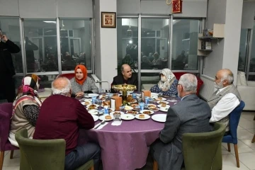 Samsun Valisi huzurevi sakinleri ile iftar yaptı
